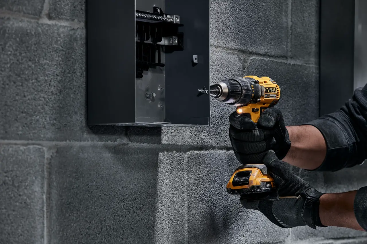 Parafusadeira/Furadeira DeWalt DCD7771D2-BR 20V MAX Brushless 13 mm com 2 baterias - Imagem 3